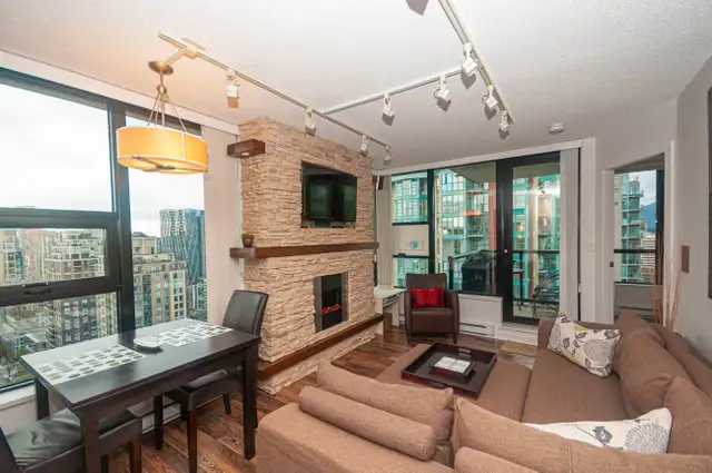 ID:2691 Unfurnished 2bed + Den Yaletown Park