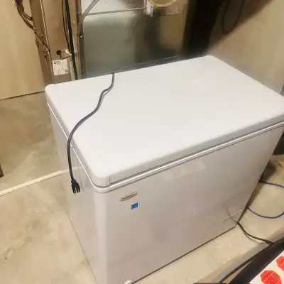 Danby 5.1 cu. ft. Chest Freezer SKU: DCF051A2WDD * 5.1 cu.ft (144 L) capacity chest freezer * Energy...