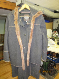 Manteau de marque EPSILON (2 pieces ) avec une cape.