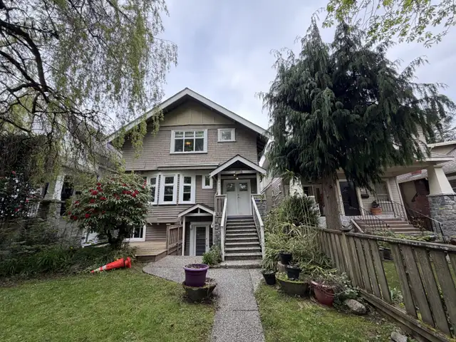 Cozy 1 Bedroom Unit with Kitchen on Top Floor in Kitsilano