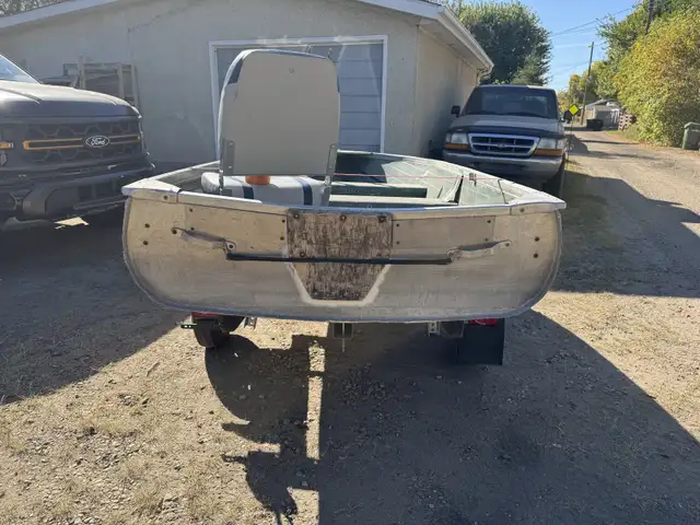 12ft fishing Boat in Powerboats & Motorboats in Edmonton - Image 3