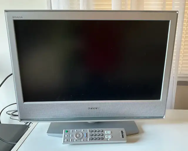 Philips 32 inch TV,  Sony 23 inch, Blue-Ray Player and Cisco PVR in TVs in Ottawa - Image 8