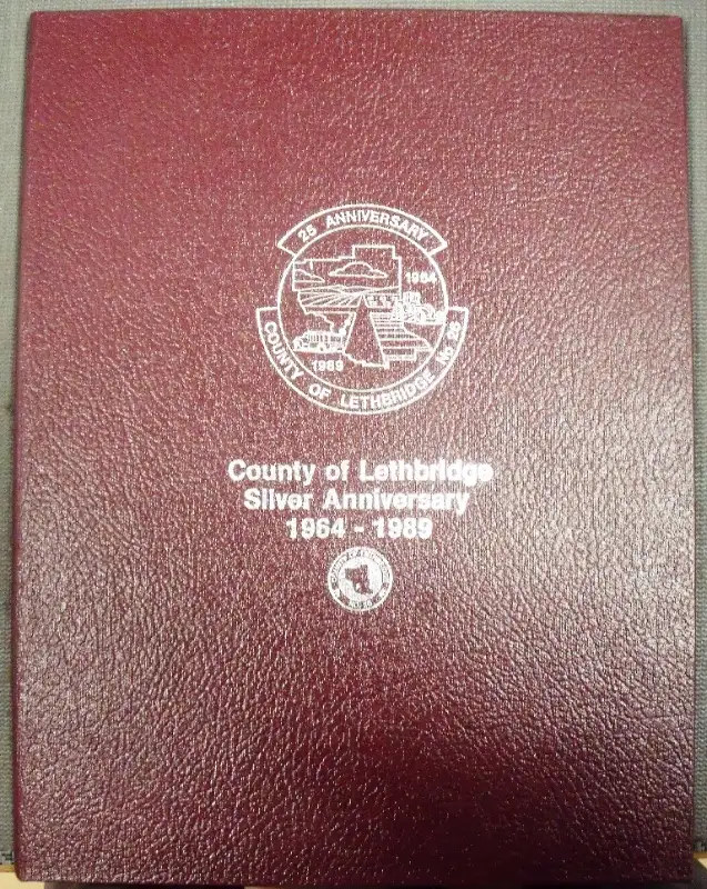 COUNTY OF LETHBRIDGE FOLDER (SILVER ANNIV 1989) in Arts & Collectibles in Lethbridge - Image 2