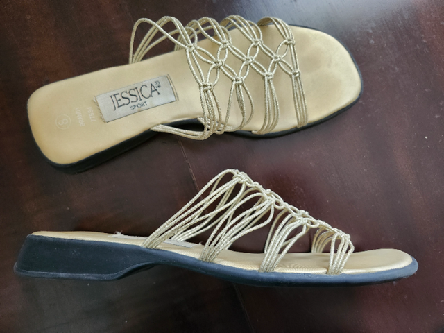 gold sequin slip on sandals / shoes size 8 in Women's - Shoes in Kitchener / Waterloo - Image 9
