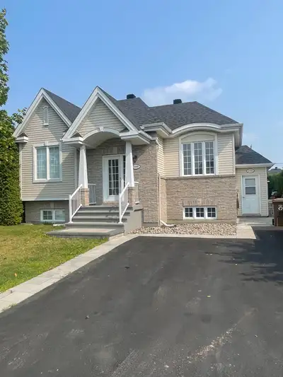 Grand 5 1/2 à louer – Disponible maintenant Secteur St-Janvier, Mirabel • 2 espaces de stationnement...