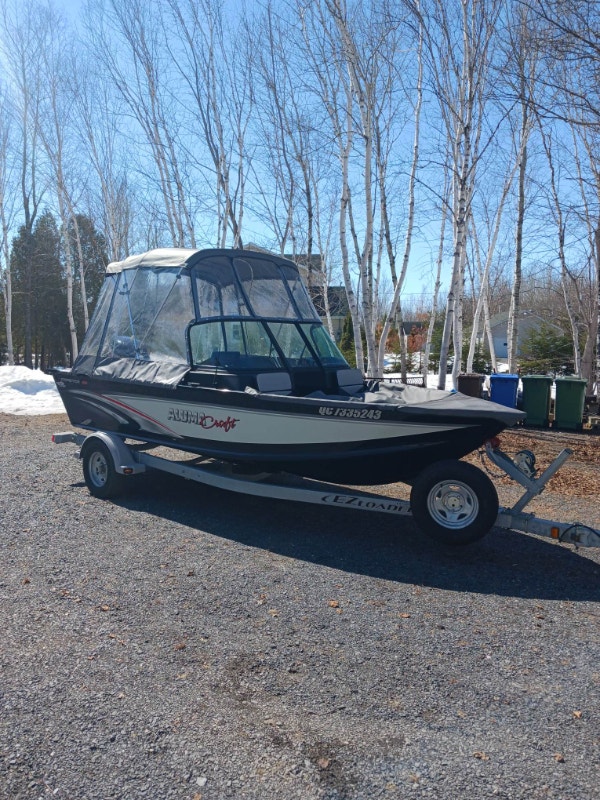 bateau de peche ou promenade a vendre Vedettes et bateaux à moteur