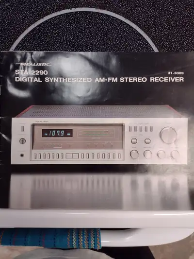 Realistic STA 2290 digital synthesized AM/FM receiver, View more