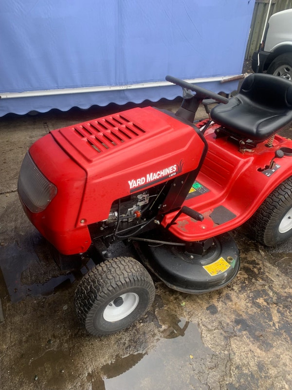 Riding lawn tractor Lawnmowers & Leaf Blowers London Kijiji