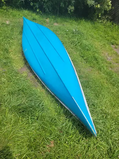 Beautiful canoe. In very good condition. Please message if interested! Thanks