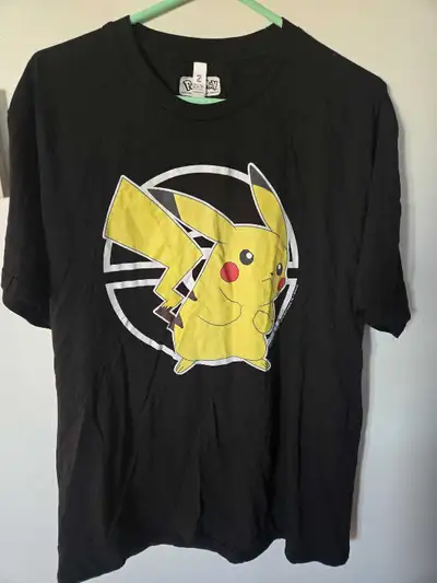 Men's Pokémon shirt (large), View more