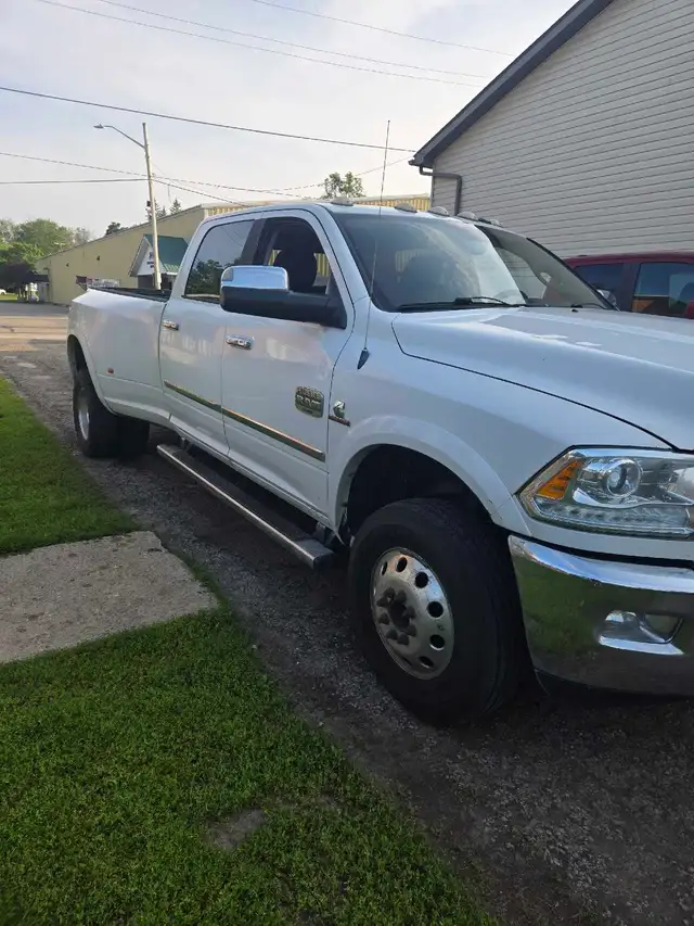 2013 DODGE RAM 3500 DUALLY LONGHORN $15K