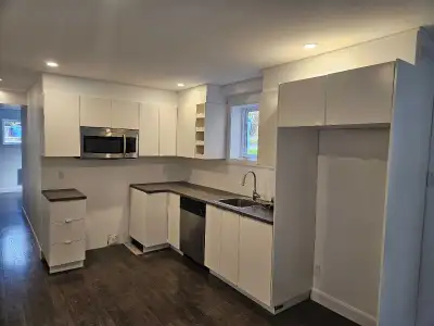 Bienvenue dans ce charmant logement de deux chambres et une salle de bain, récemment rénové avec goû...