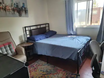Furnished sharing room near Square One