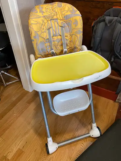 Evenflow Snugli foldable high chair, View more