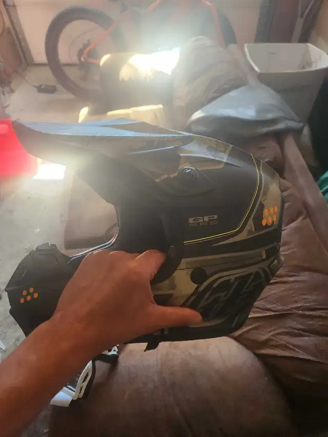 motorcycle helmet  in Other in Barrie - Image 4