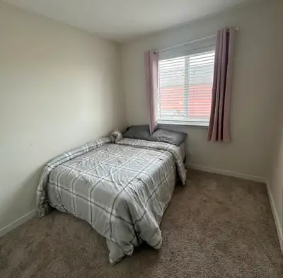 Private Room for Rent – Rangeview Looking for a clean, responsible FEMALE tenant to share a home. No...