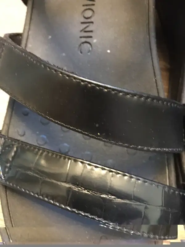 Vionic Ankle Strap Sandals Size 10 - New in Women's - Shoes in Medicine Hat - Image 5