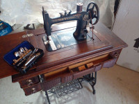  Machine à coudre antique 