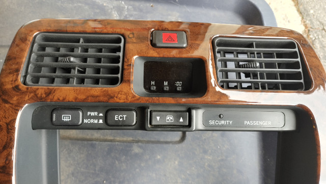 2000 Toyota 4runner Limited false wood dash/console trim set in Other Parts & Accessories in Hamilton - Image 2