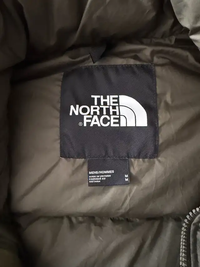 North Face Vest  in Men's in Oakville / Halton Region - Image 3
