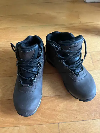 Hi-Tec Kids Waterproof Walking/Hiking Boots Size US 2, View more