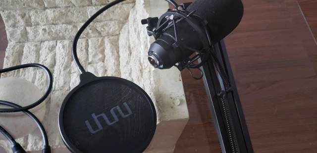 XLR Mic with Power Supply in Pro Audio & Recording Equipment in Mississauga / Peel Region - Image 5