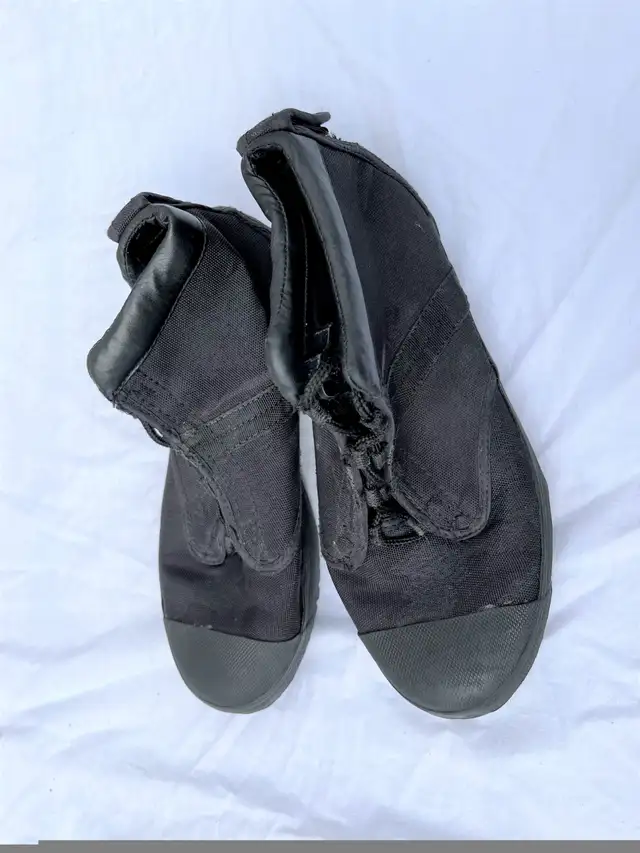 DUI ROCK BOOTS - VERY USED in Water Sports in Edmonton - Image 3
