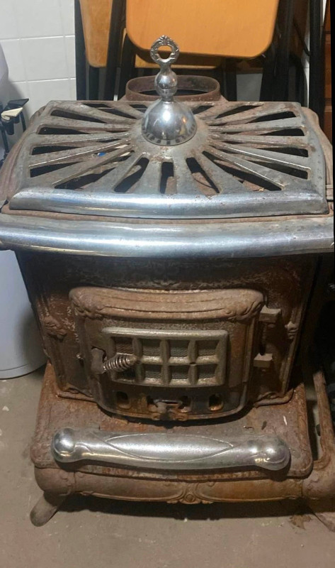 Antique Parlor Stove in Stoves, Ovens & Ranges in Stratford