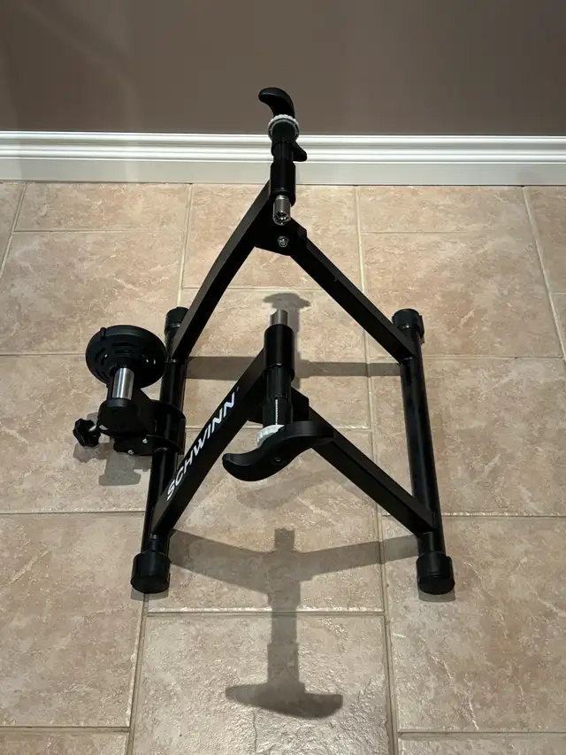 SCHWINN BIKE TRAINER in Road in Kitchener / Waterloo - Image 3