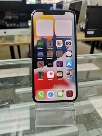 Apple iphone 11 Good Condition Téléphone : 514-331-2161 Adresse : 1468 boulevard Côte-Vertu Montréal...