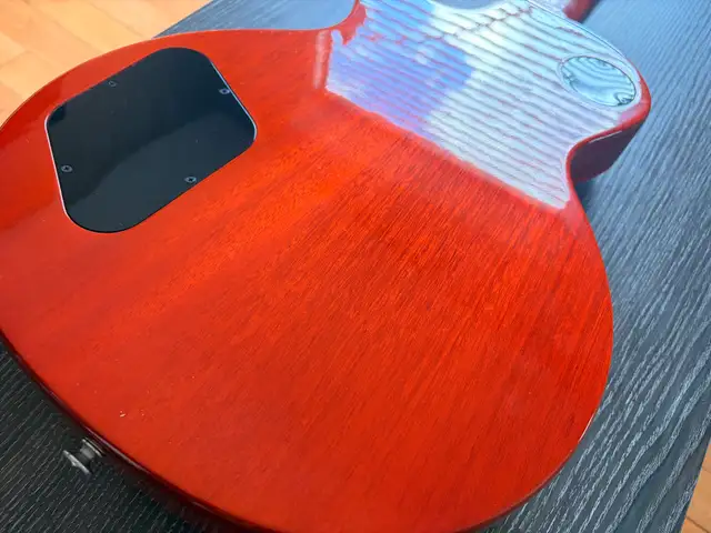 Les Paul Gibson Tangerine Burst in Guitars in Kingston - Image 3