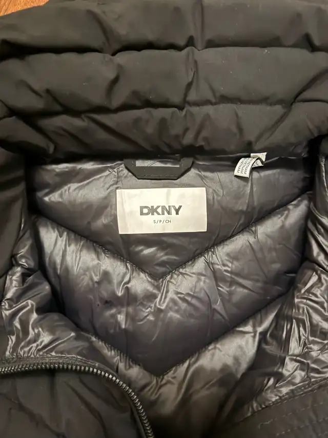 woman’s puffer jacket DKNY in Women's - Tops & Outerwear in City of Toronto - Image 3