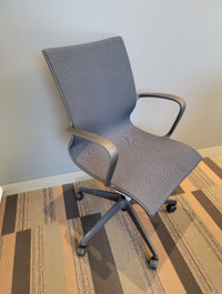Chairs/Steelcase mesh back/Excellent condition/299$