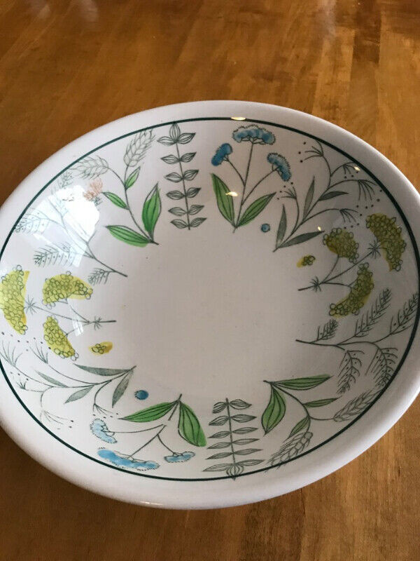 japan hand painted bowl white with flowers in Kitchen & Dining Wares in Gatineau