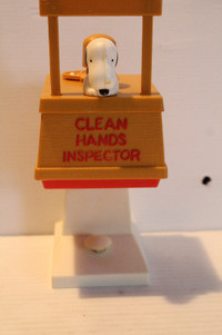 Snoopy Peanuts Nettoyeur  mains Clean hands inspector 1974