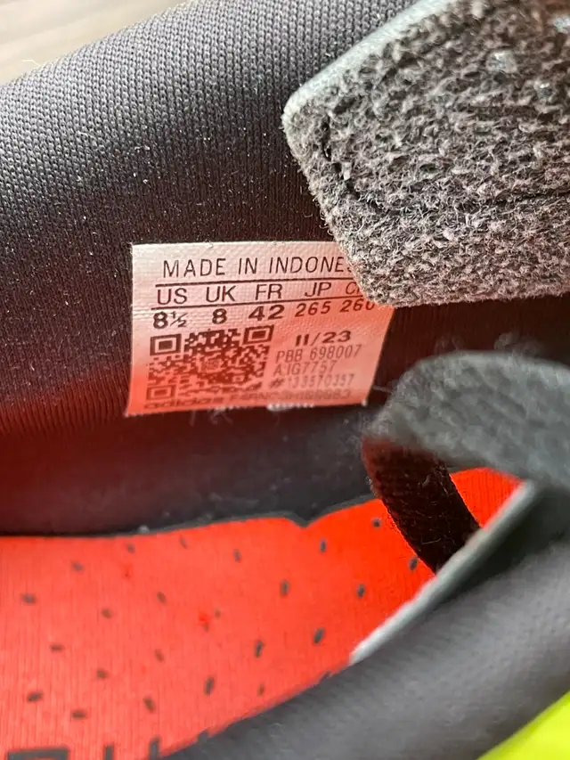 Adidas Predator soccer cleats US size 8.5 (adult) in Soccer in City of Toronto - Image 4