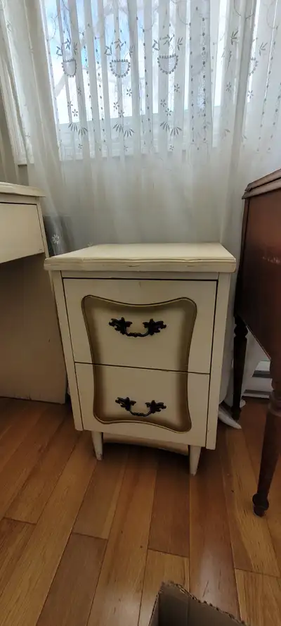 Set de chambre RÉTRO-CHICK en bois - Vintage 1970, View more