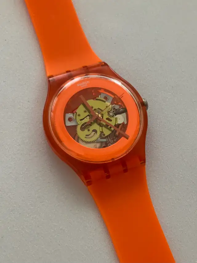 Swatch SUOO100 Orangish Lacquered – Édition Limitée| Limited Ed. in Jewellery & Watches in City of Montréal - Image 3
