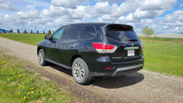 2015 Nissan Pathfinder in Cars & Trucks in Red Deer - Image 3
