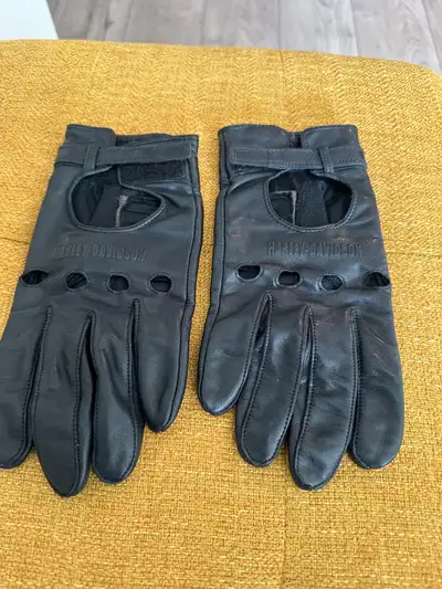 Genuine Harley Davidson motorcycle gloves. Like new hardly worn.