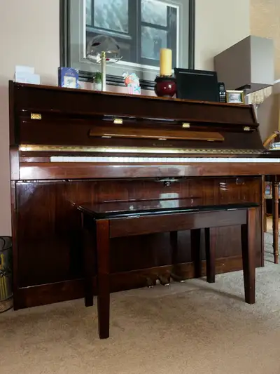 Great condition wooden piano & seat, please contact for more info. Pickup preferred, located 5min fr...