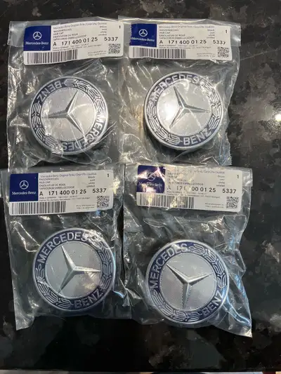 New in package, Item A 171 400 01 25 5337 Classic Star and Laurel Design, Blue Selling set for $35 c...