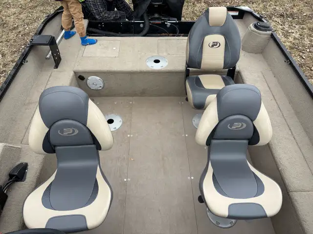 Princecraft Hudson DLX WS 2014 – 150 HP in Powerboats & Motorboats in Laval / North Shore - Image 4