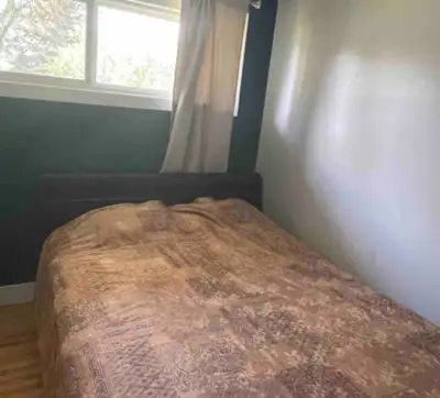 Room for rent in 3 bedroom upstairs unit, one other tenant, fully furnished, looking for a worker or...