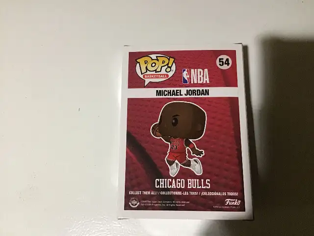 Funko Pop Basketball#54 Michael Jordan Chicago Bulls w/Protector in Arts & Collectibles in Longueuil / South Shore - Image 7