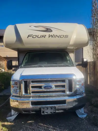 2020 Ford Four Winds 24 feet long 4 or 6 people sleep 1 bed slide out Cab-over bunk Outdoor entertai...