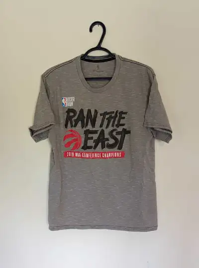 Men's Medium Raptors Shirt