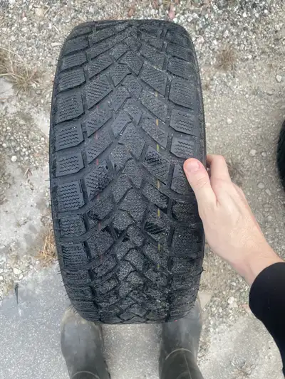 Few different sizes laying around i need gone message what your looking for and ill see what i have...