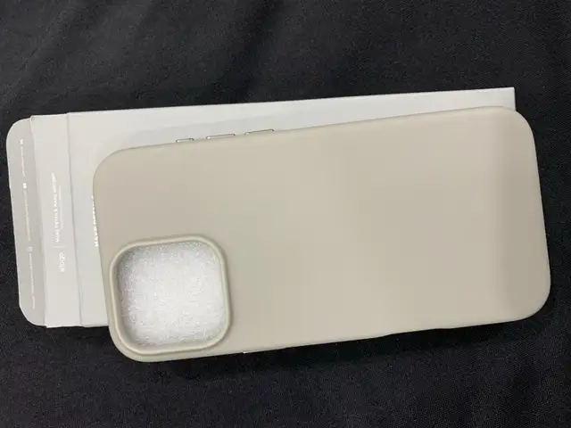 iPhone 16 pro max case in Cell Phone Accessories in Oakville / Halton Region - Image 2