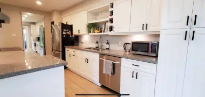 3BDR semi backing to a park in Lorne Park school district